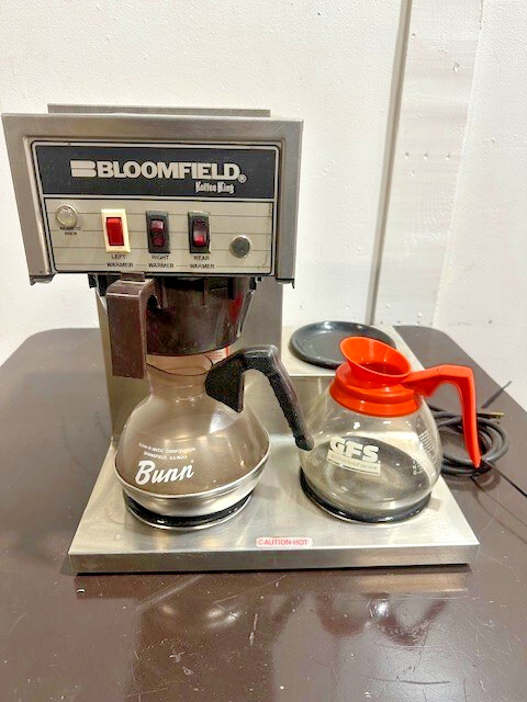 BLOOMFIELD KOFFEE KING MODEL 8571, 3 TIERD WARMER WITH BREWER W/ 2 CARAFES