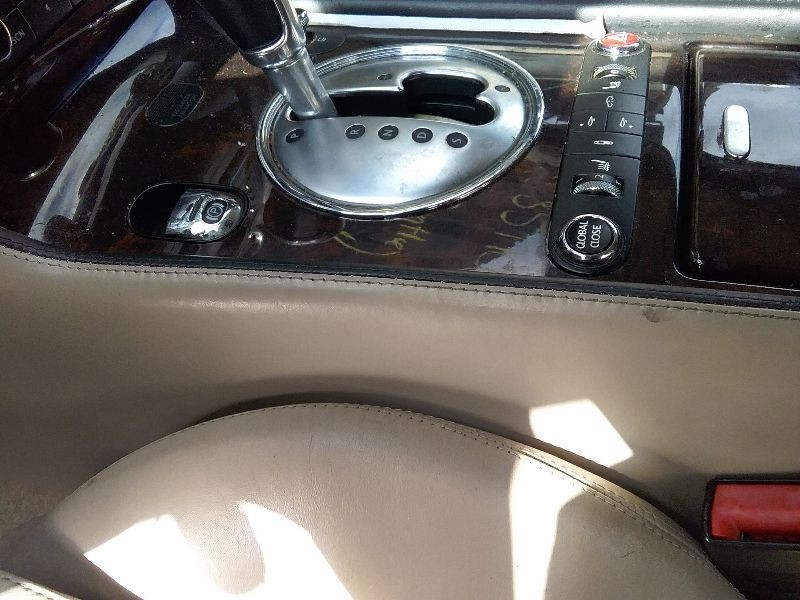 2005 Bentley Continental GT Coupe center console no wood panel 
