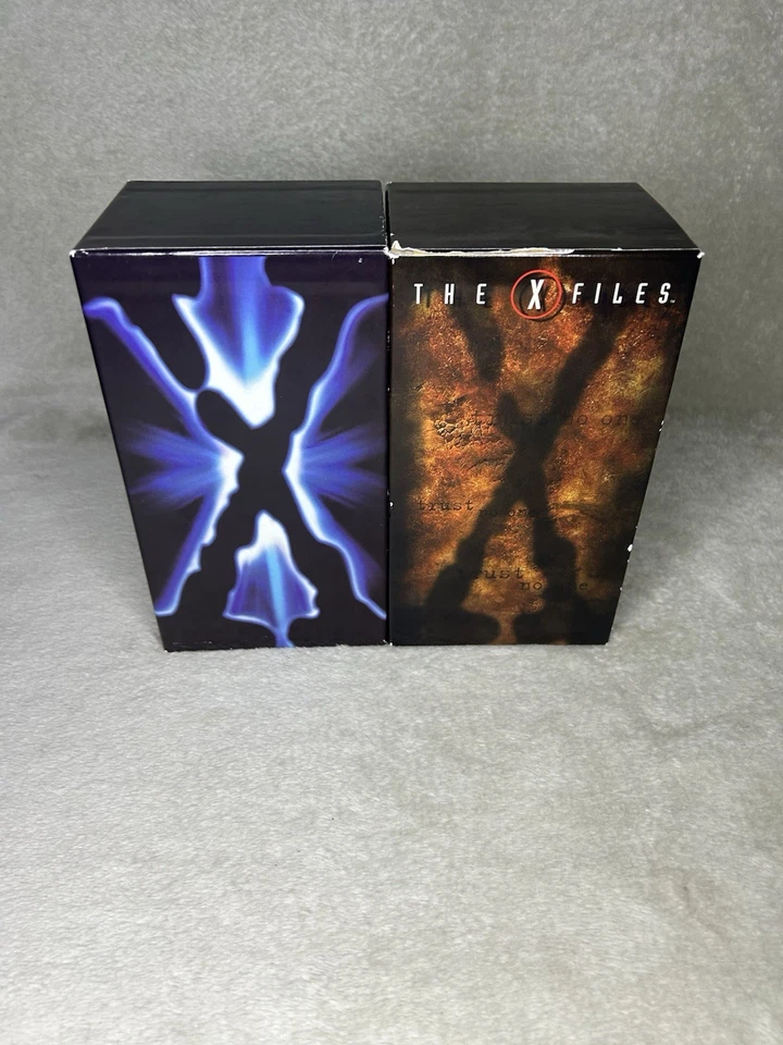 Lot Of 2 X-Files VHS Box Sets 6 VHS 12 Episodes - W/ All 12 Original Art Cards - Image 3 of 4