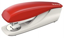 Leitz Büroheftgerät, Für 30 Blatt, Ergonomisches Design, Inkl. Heftklammern, Rot