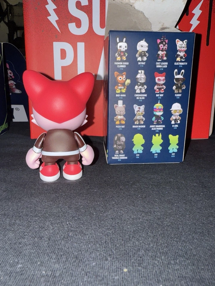 Суперпластиковая дизайнерская игрушка Janky серия 4 — Bat Boy от Guggimon — 3 дюйма - Изображение 2 из 3