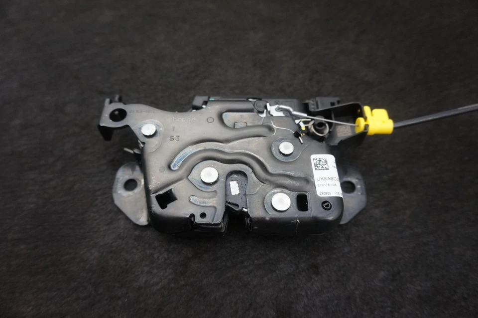 Actuador de cierre de tapa de maletero trasero OEM 51245A9C0D1 BMW 760I xDrive G70 2023-24 Foto 4 de 4