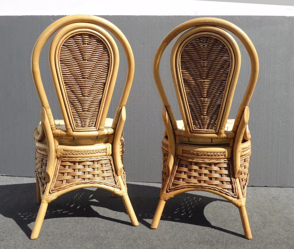 Par de sillas Tommy Bahama estilo ratán bambú madera curvada fijaciones de cuero Foto 4 de 4