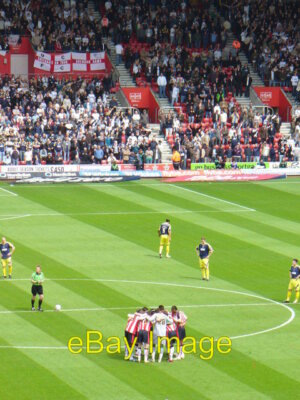 Foto 6x4 Vor dem Anpfiff Southampton Southampton huddle together bef c2007