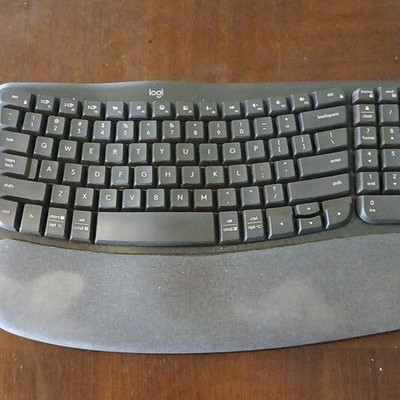 Logitech Wave Keys MK670 Combo Ergonomic Bluetooth QWERTY English  Wrist Rest
