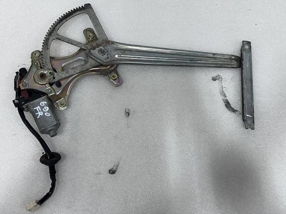 1998 LEXUS LS400 RIGHT PASSENGER SIDE FRONT DOOR WINDOW REGULATOR WITH MOTOR - Image 3 of 4