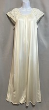 vintage vanity fair nightgown PTE Ivory Maxi Long Lace Women  s Y2K Made USA