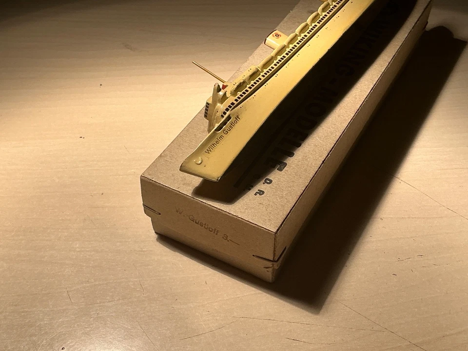 KDF Wilhelm Gustloff  mit Box Wiking  1/1250 Schiff Zinn - Bild 4 von 4