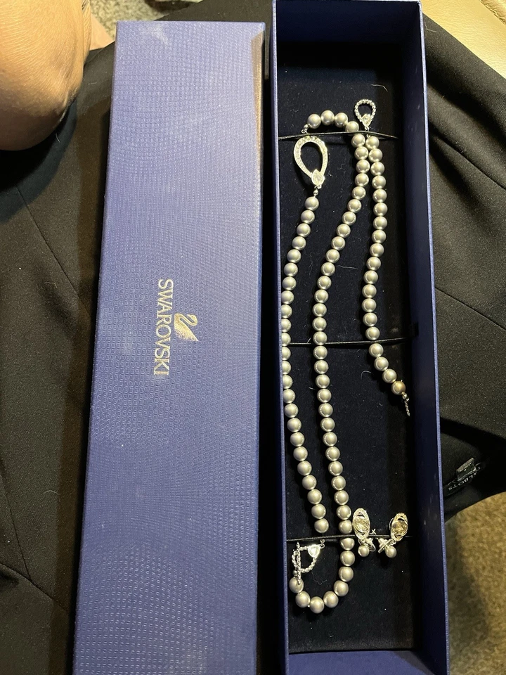 Juego de collar, pulsera y pendiente Swarovski para mujer. Foto 4 de 4