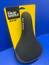 Sillín de asiento de bicicleta BMX Cheat Code GT, rieles de 8 mm, vinilo texturizado, negro