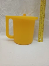 Tupperware Classic Sheer Yellow Juice Water Lemonade Pitcher 1.5 QT #1575-11 EUC