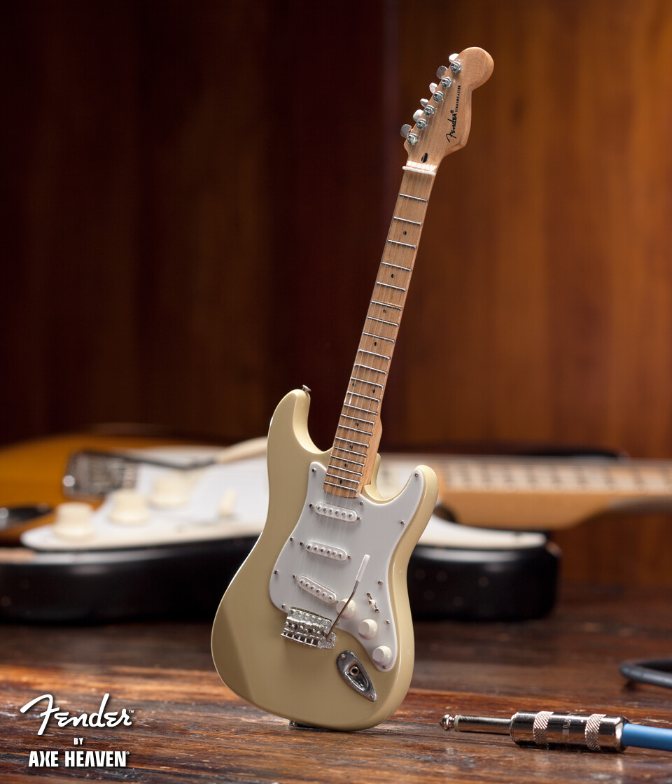 Fender Stratocaster クリーム s-l1200.jpg