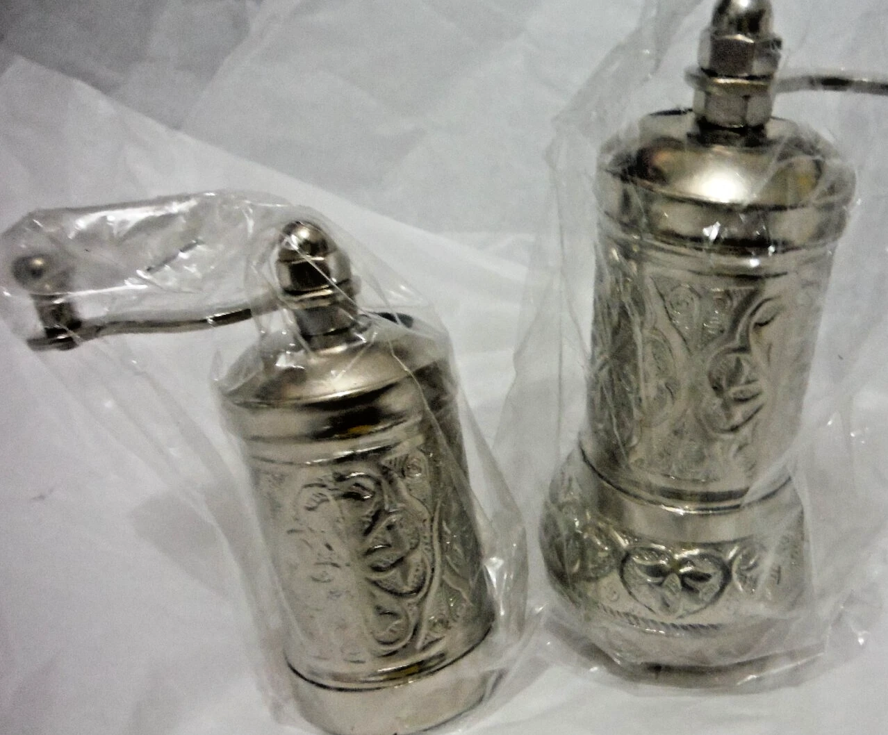 Lot of 2 Pepper Salt Spice Seed Mill Grinders New Silver Color Turkish 4.3" & 3"
Opens in a new wind