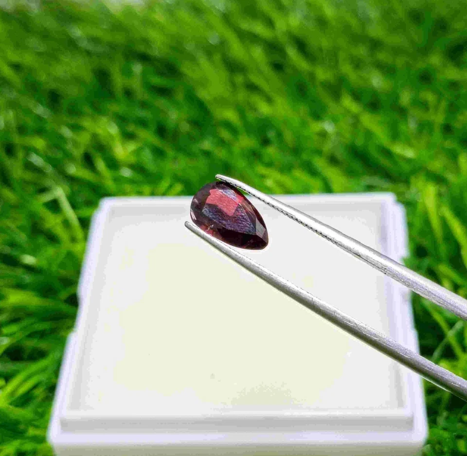1.7 Carats Pendeloque or Pear Shape Pyrope or Red Garnet Natural Gemstone - Image 2 of 4