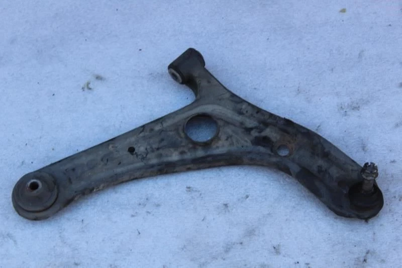 2000 TOYOTA MR2 SPYDER RIGHT PASSENGER SIDE FRONT LOWER CONTROL ARM - Image 2 of 4