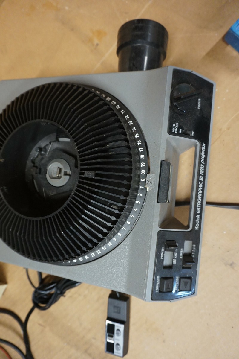 Kodak EKTAGraphic III AMT Slide Projector with remote | eBay