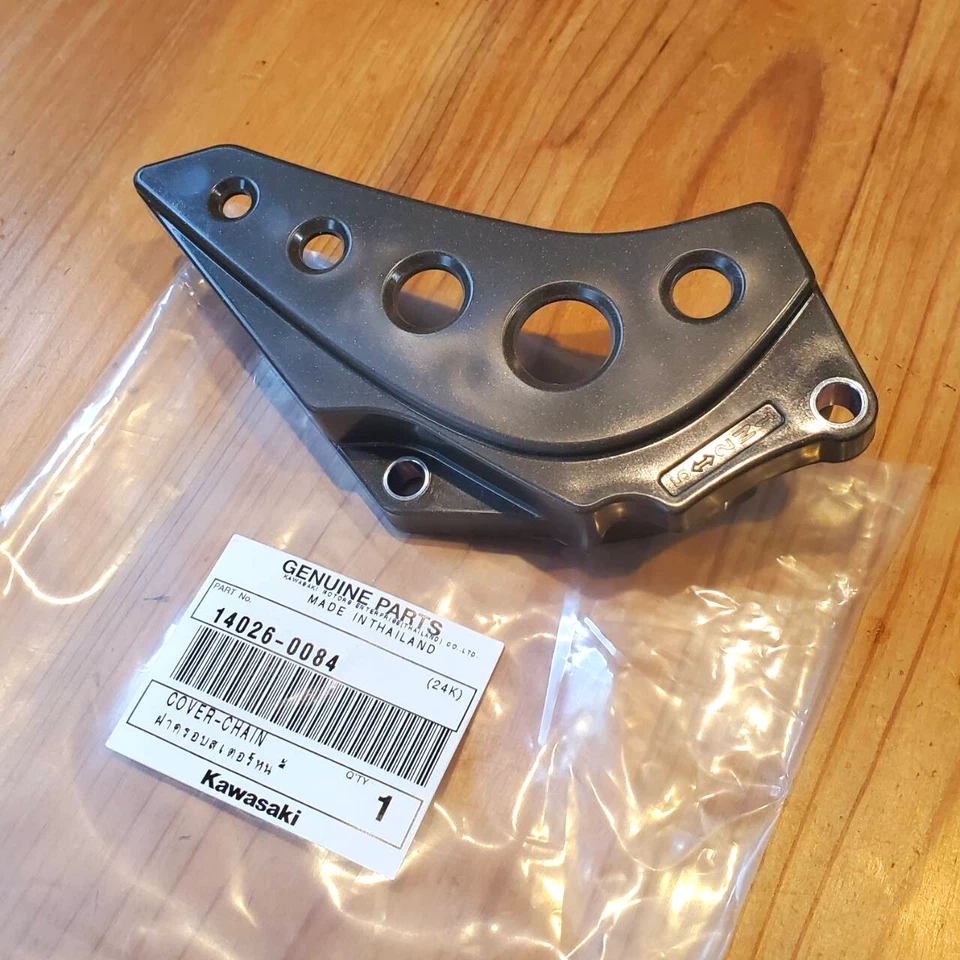 KAWASAKI Genuino 2008-2024 KLX140 140L 140G 140R CUBIERTA-CADENA 14026-0084 N... - Imagen 2 de 4