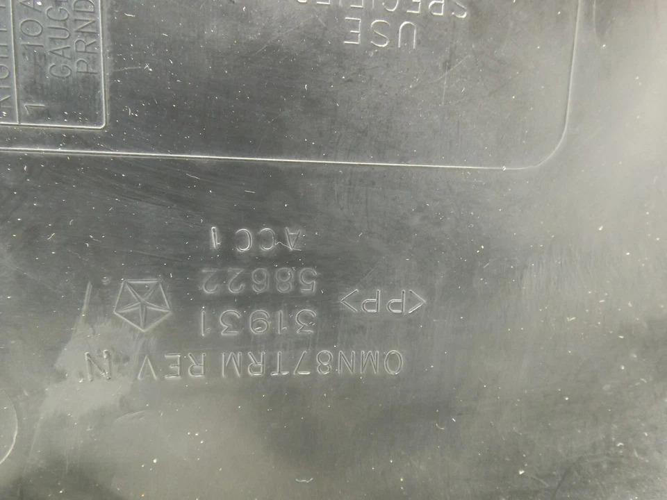 Dodge Intrepid 1999-2004 pasajero tablero derecho fusible panel tapa final OMN87TRM Foto 4 de 4