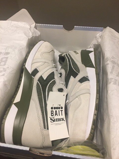 diadora gold stripe trainers