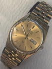 5Y23-8A69 VINTAGE SEIKO WATCH   MENS GOLD TONE Spanish/English Day Date