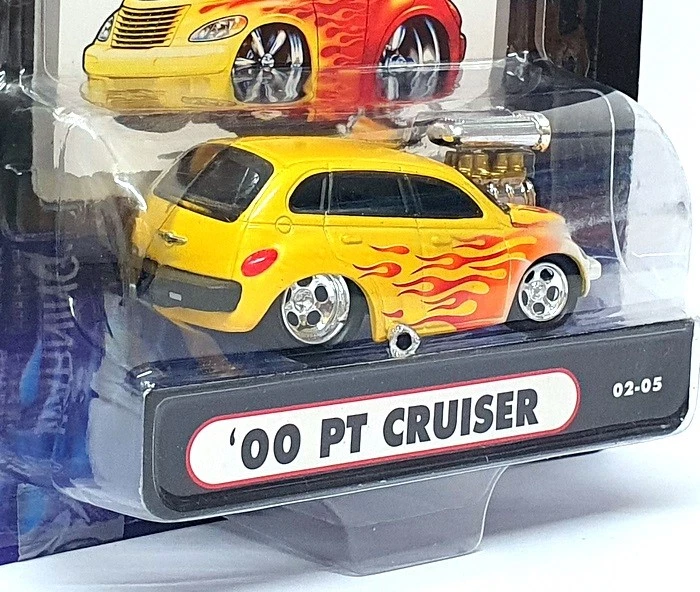 Muscle Machines 1/64 Scale 71161 02-05 - 2000 Chrysler PT Cruiser - Yellow - Image 3 of 4