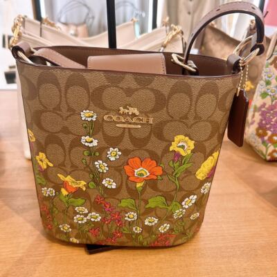 NWT Coach Sophie Bucket Bag In Signature Canvas With Floral Print