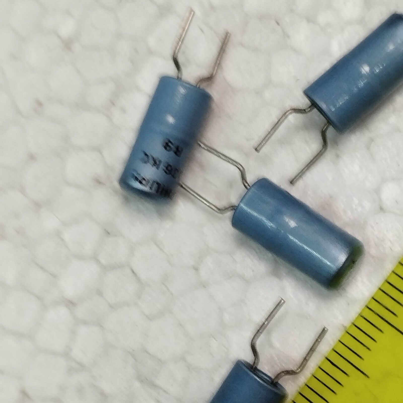 Condensateur Chimique Axial 8µF 350V - Parfait Pour Réparations électroniques