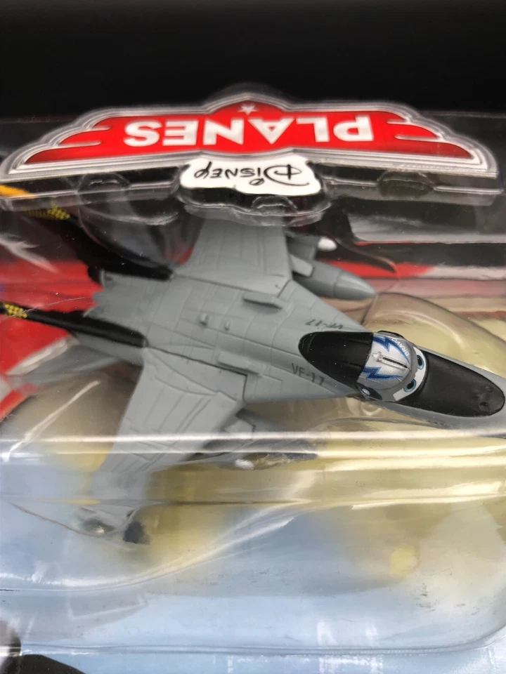 Disney Pixar Aviones Bravo Jolly Llaves USS Flysenhower Fighter Jet Val Kilmer Foto 2 de 4