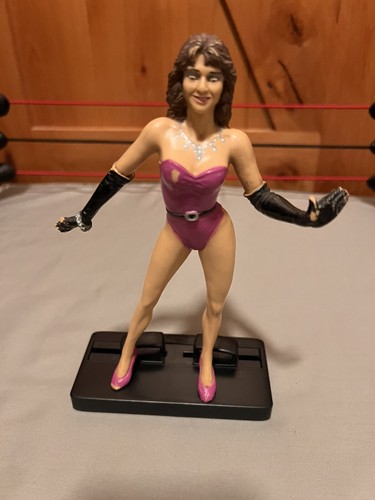 RARE Miss Elizabeth 1986 WWE/WWF (Damaged Fingers)...