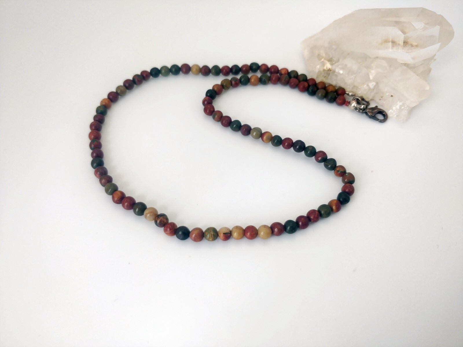 Collier ras du cou jaspe Picasso 40 cm, le bijou en pierres rondes pour le quotidien