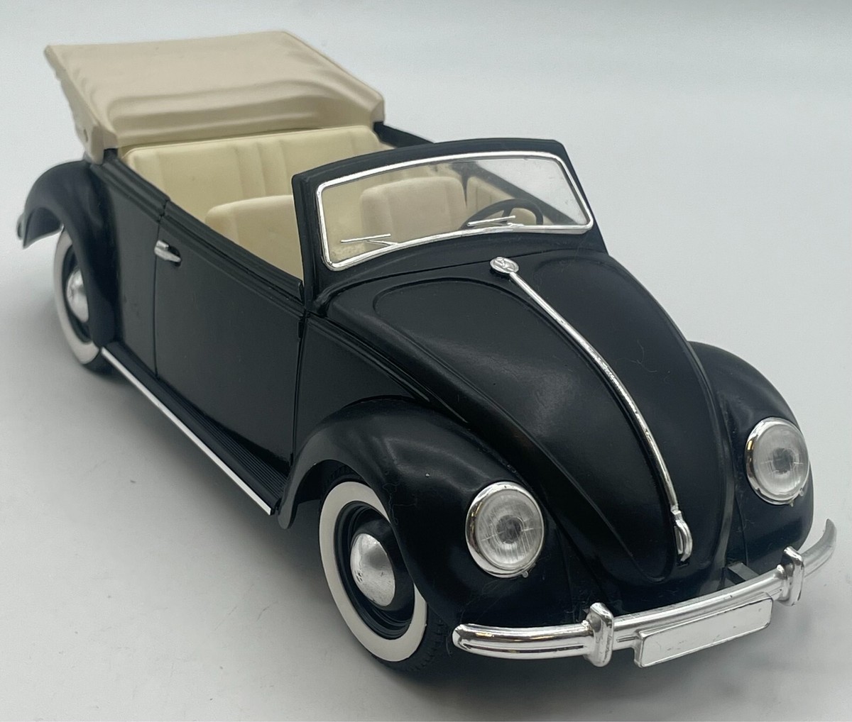 【美品】Volkswagen The Beetle Cabriolet 1/43 AUTOart 1:43 Volkswagen New Beetle convertible black 59755