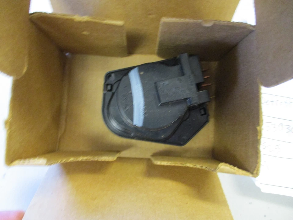 Temporizador de descongelación refrigerador Frigidaire P/N 5303007400 Foto 2 de 4