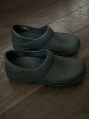 Crocs On The Clock Women s Sz 7 Shoes Black Slip Resistant Comfort Work Clog