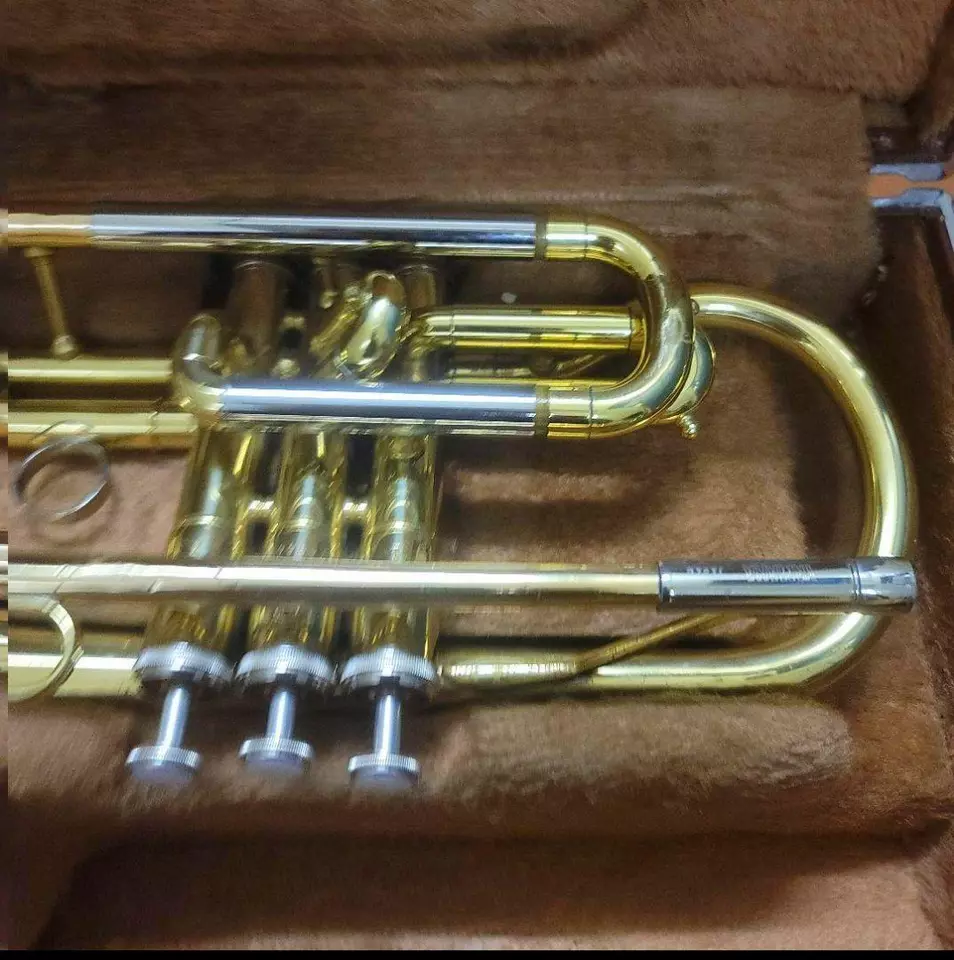 YAMAHA YCR-2330 Cornet Gold Used with Hard Case Mouthpiece - Image 2 of 4