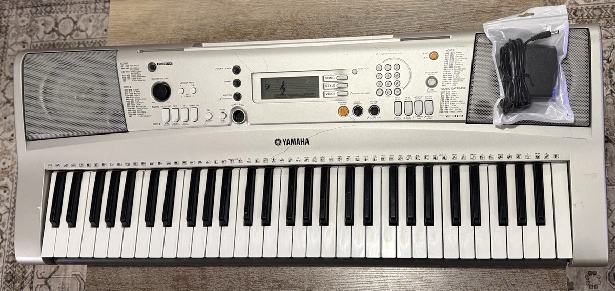 Yamaha Portatone Electric Keyboard~ Electronic Piano~ PSR-E313 Yamaha Portatone Electric Keyboard~ Electronic Piano~ PSR-E313