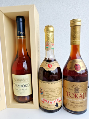 3 Flaschen Wein Tokaji Aszu 1972, Tokaji Szamorodni 1979, Tokaji Aszu 2014