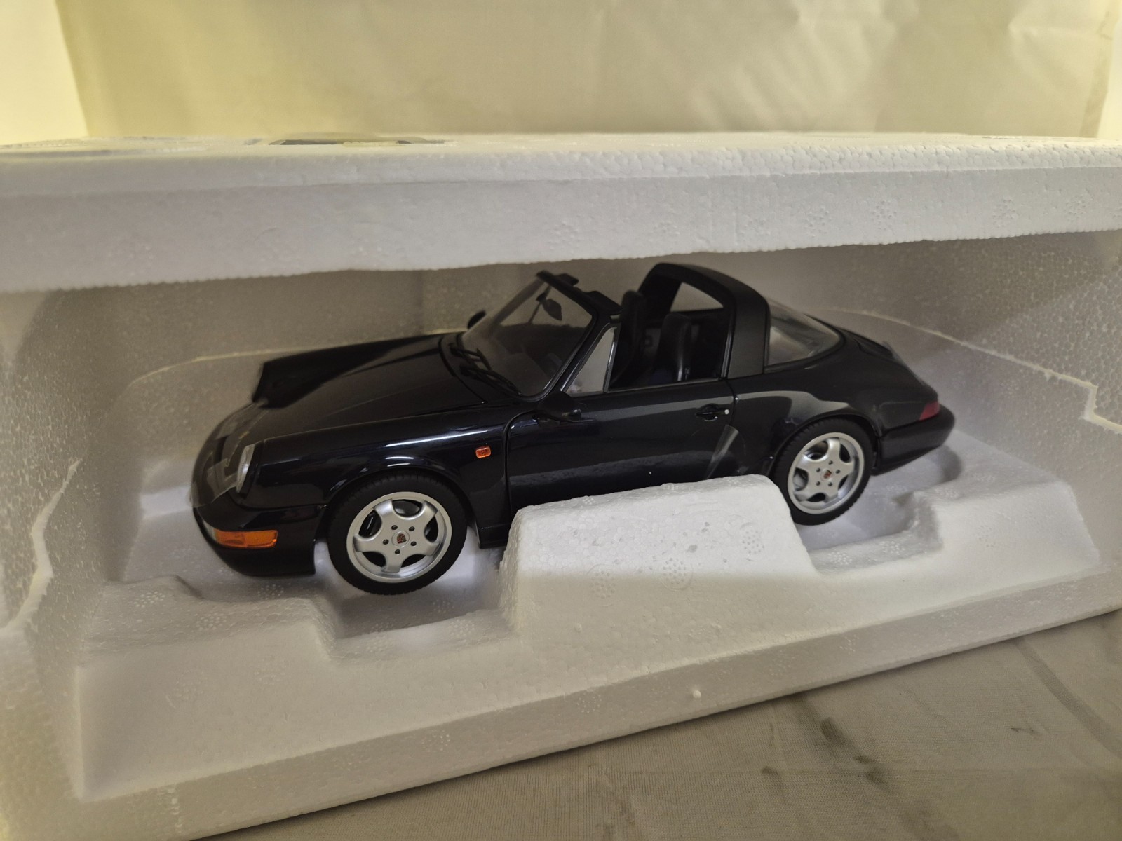 Porsche 911 Carrera 4 Targa 1991 Norev 1/18, voiture de collection en métal