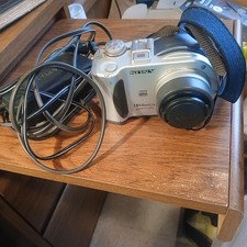 Vintage SONY MVC-CD200 CD Mavica Digital Camera with Battery and AC Adapter