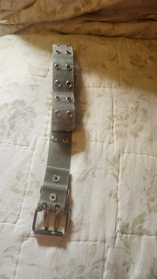 Cinturón Vintage Malla Plateada Metal Doble Ojales 38" L x 1.5" W Grunge Glam Rocker Foto 2 de 4