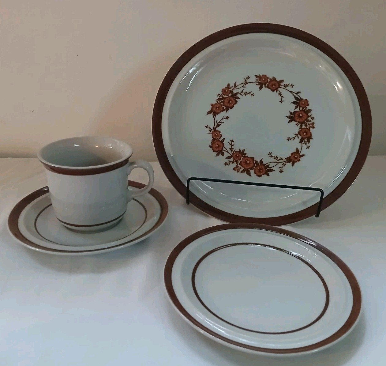 Vintage Sierra Stoneware "Garland"  4-Pc Dinner Set Oven To Table Dish Set 