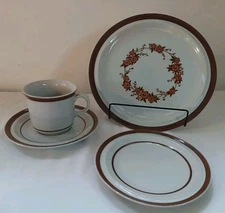 Vintage Sierra Stoneware "Garland"  4-Pc Dinner Set Oven To Table Dish Set 