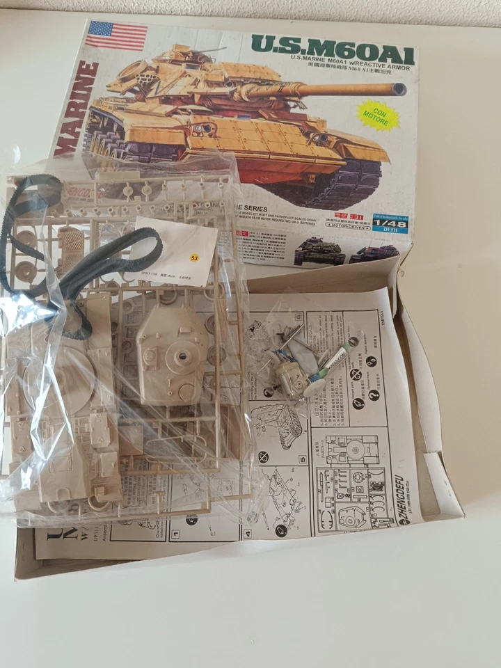 Carro armato U.S. Marine M60A1 con motore 1/48 - Immagine 2 di 2