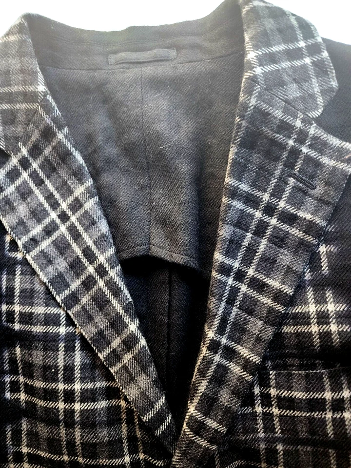 TRAJE ISSEY MIYAKE PARA HOMBRE NEGRO GRIS LANA DESVANECIDA CUADROS CH 40" Foto 3 de 4