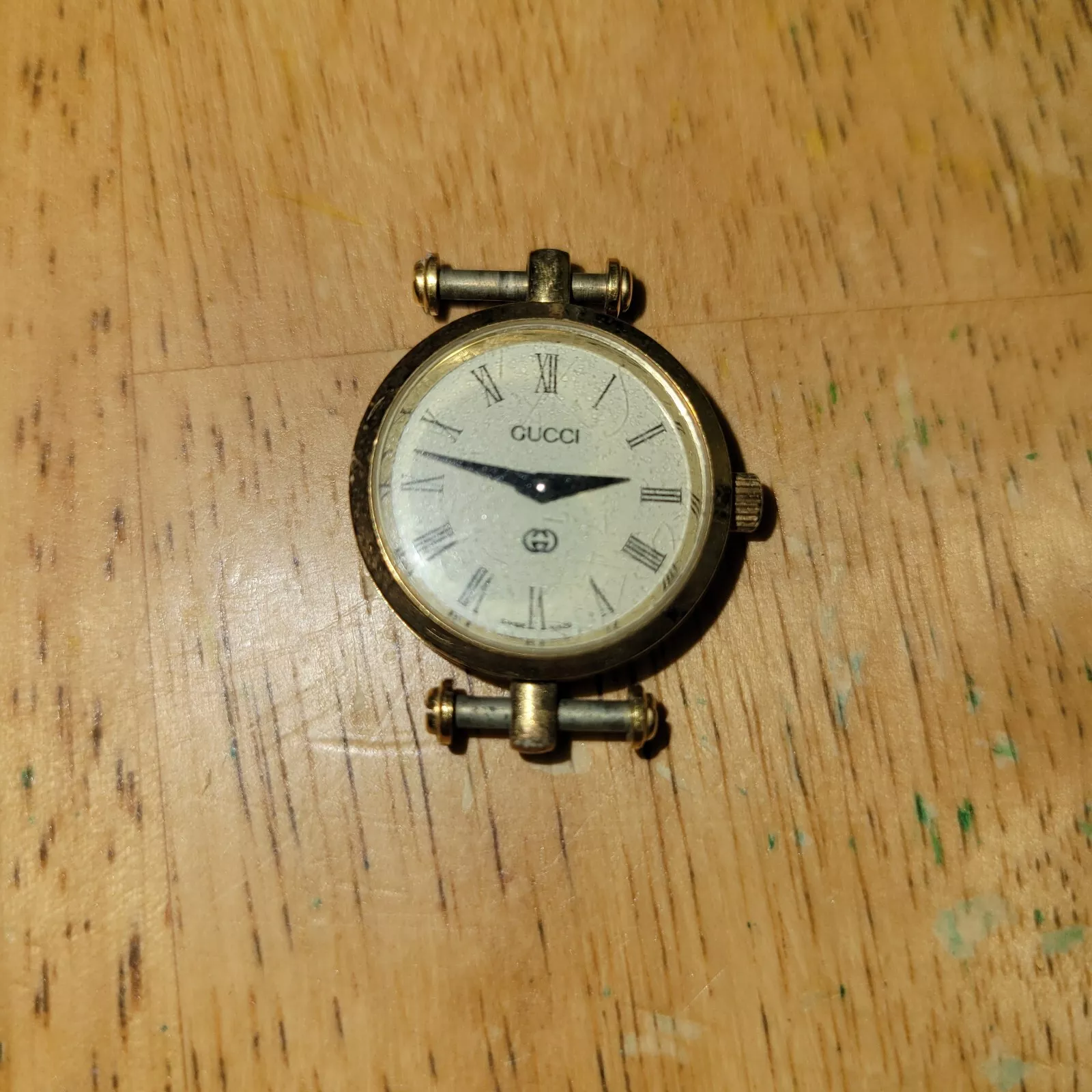 Gucci Sherry Line quartz femme cadran ivoire fabrication suisse rond vintage sans bracelet/boîte