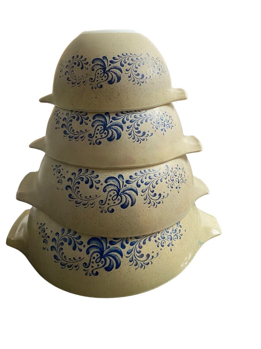 Set of 4 Vintage Pyrex Homestead Cinderella Nesting Mixing Bowls