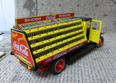 Danbury Mint 1928 Coca Cola delivery Truck 1:24 NM in Original Box