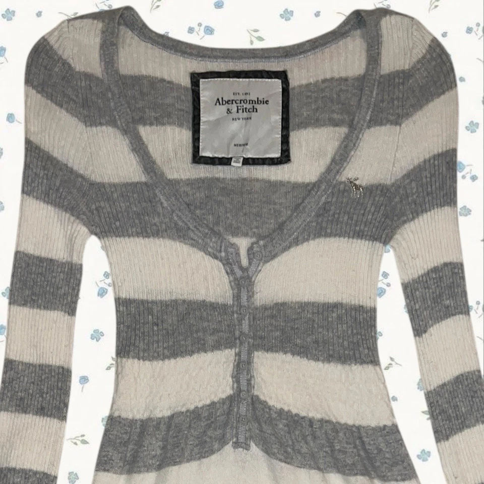 Vintage Y2K Abercrombie & Fitch Grey & White Striped Henley Babydoll Sweater- M - Image 4 of 4