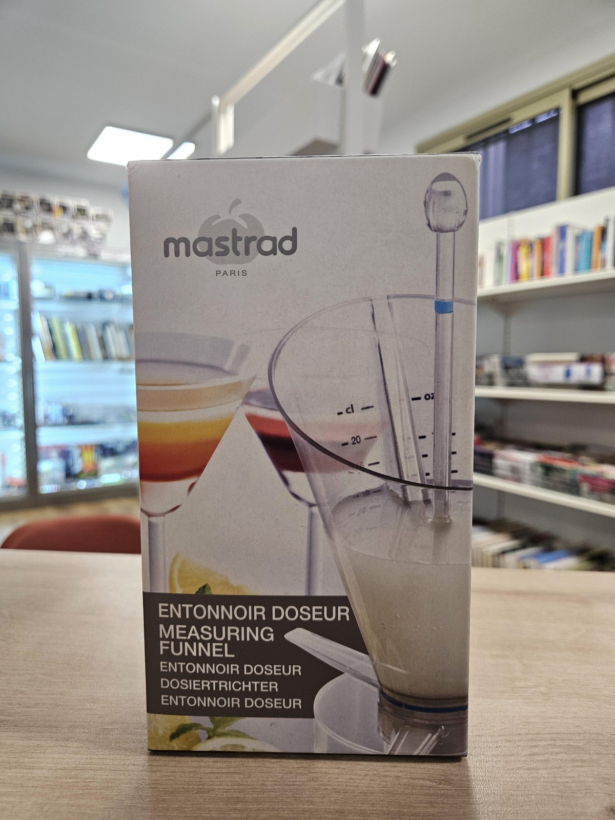 Entonnoir doseur gradué Mastrad évite les débordements de vos verres à cocktail