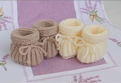 Babyschuhe gestrickt 2 Paar Zwillinge mini unisex Frühchen Puppe Neugeborene