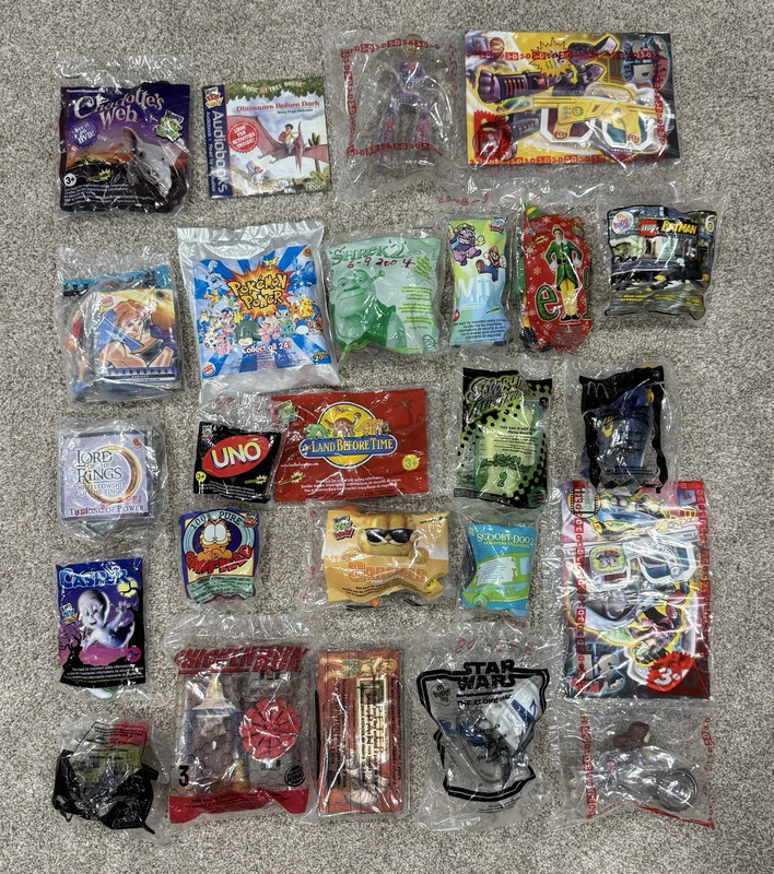 Huge Lot of 23 Vintage Fast Food Toys 2000–2008 McDonald’s Burger King Wendy’s +